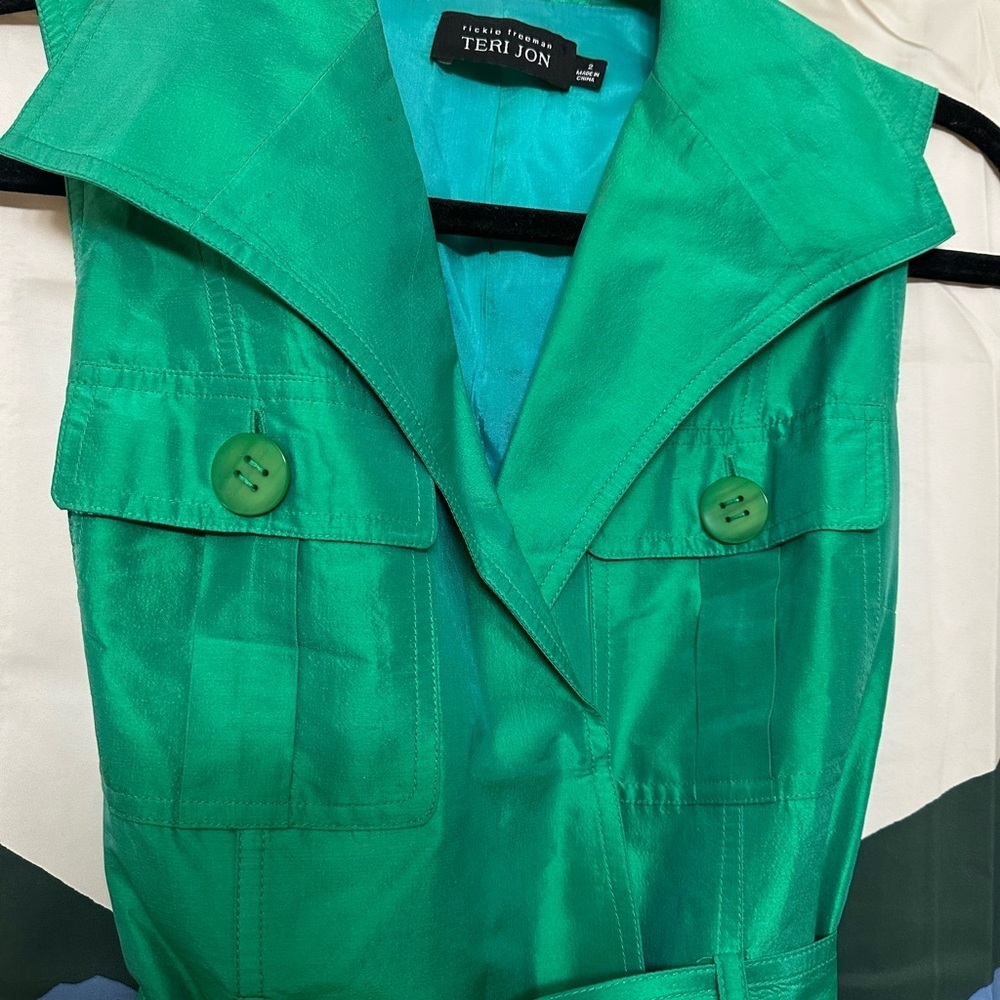 Teri Jon Sleeveless Belted Trench Dress – Emerald Green – Size 2 - Picture 12 of 15